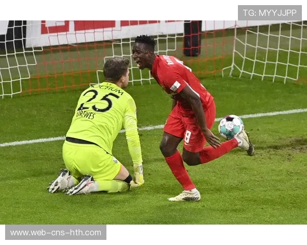 科莫控球压制弱旅，黑马客场反弹稳居欧战区